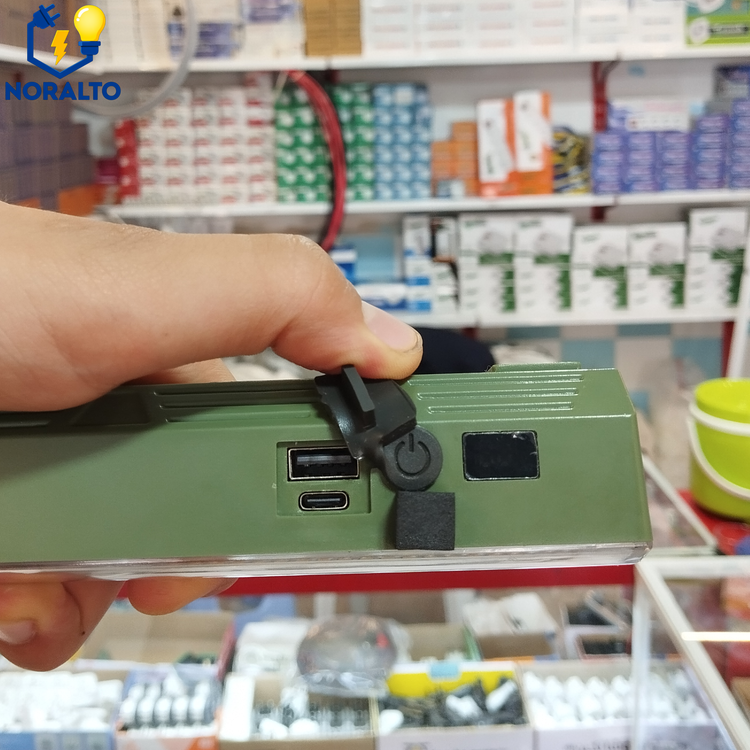 چراغ شارژی ارتشی مدل 411 برند کاکا
